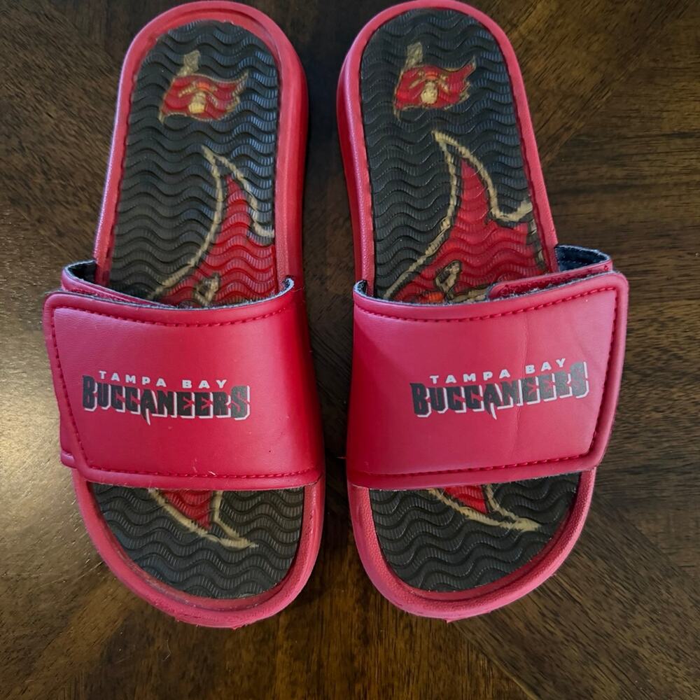 Tampa Bay Buccaneers FOCO GEL Youth Slide Sandals - Size: M (13)